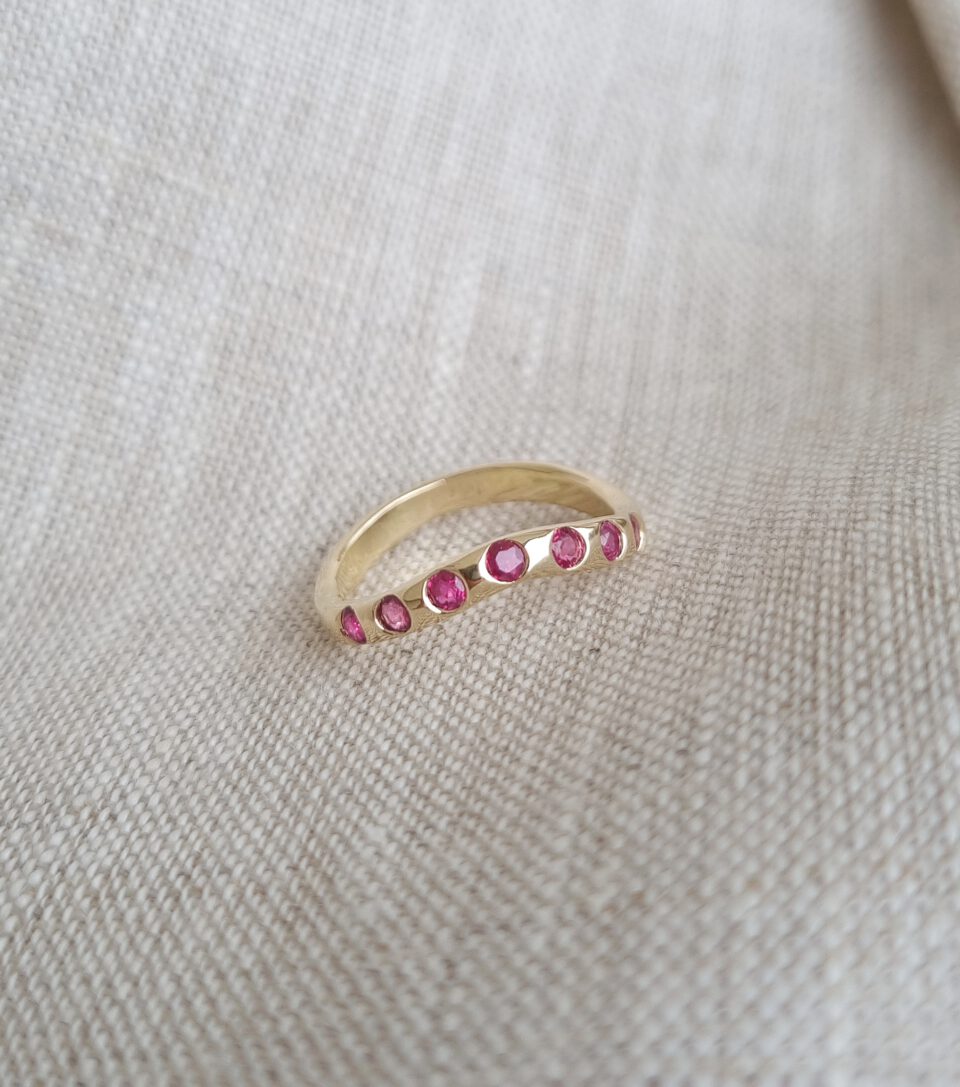 Dune ring rode saffier