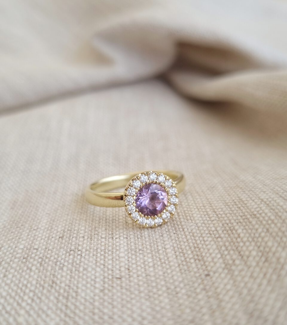 Helo ring amethist